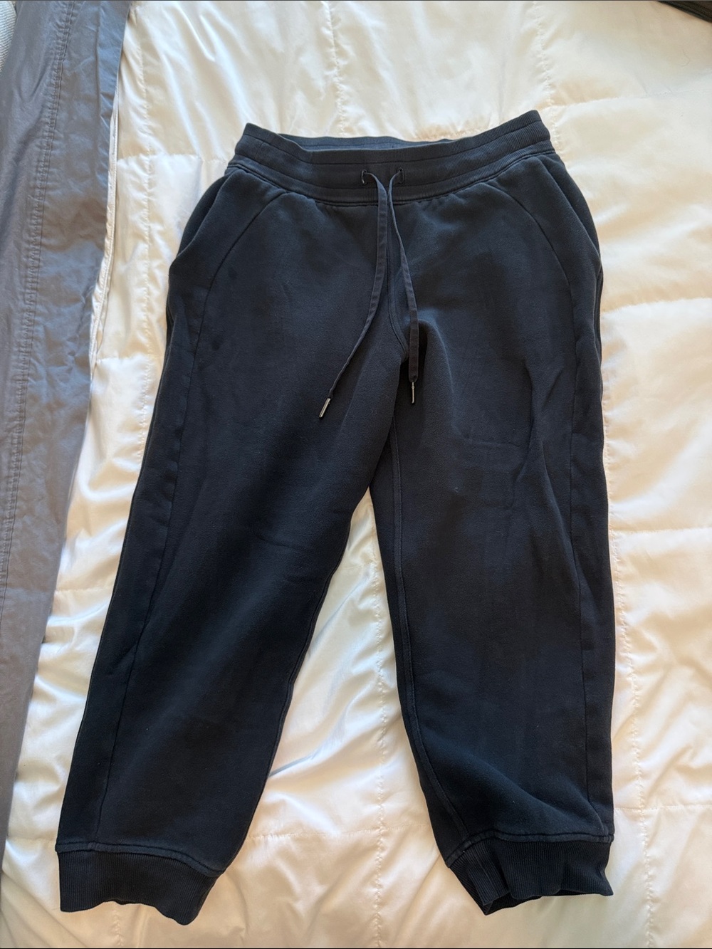 Women’s lululemon cropped scuba sweat pants